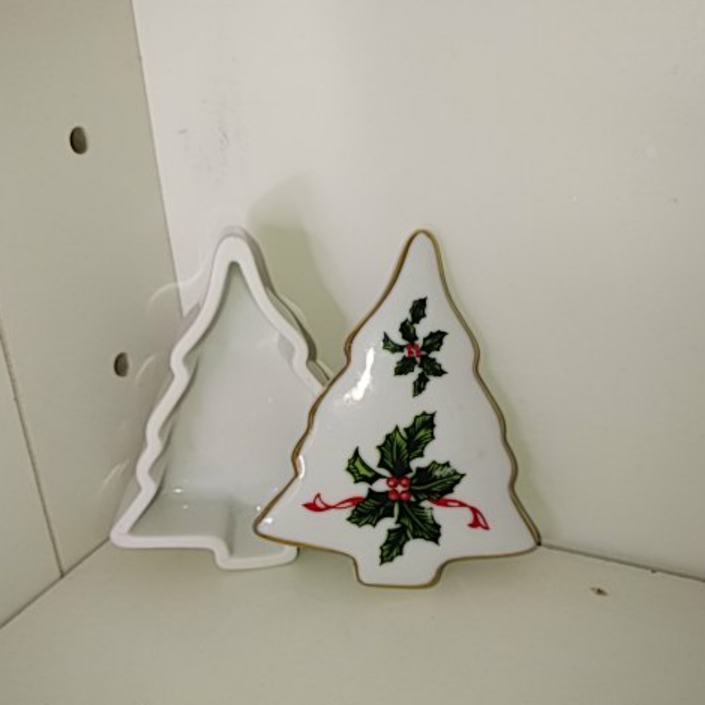 Vintage Lefton China Christmas Tree Trinket Box w/Mistletoe Detail #03054 - Picture 2 of 4